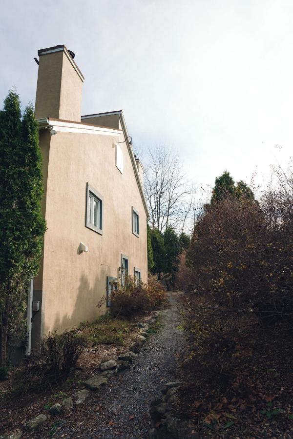 Le Montagnard, Auberge Hotel & Chalets Sutton Dış mekan fotoğraf